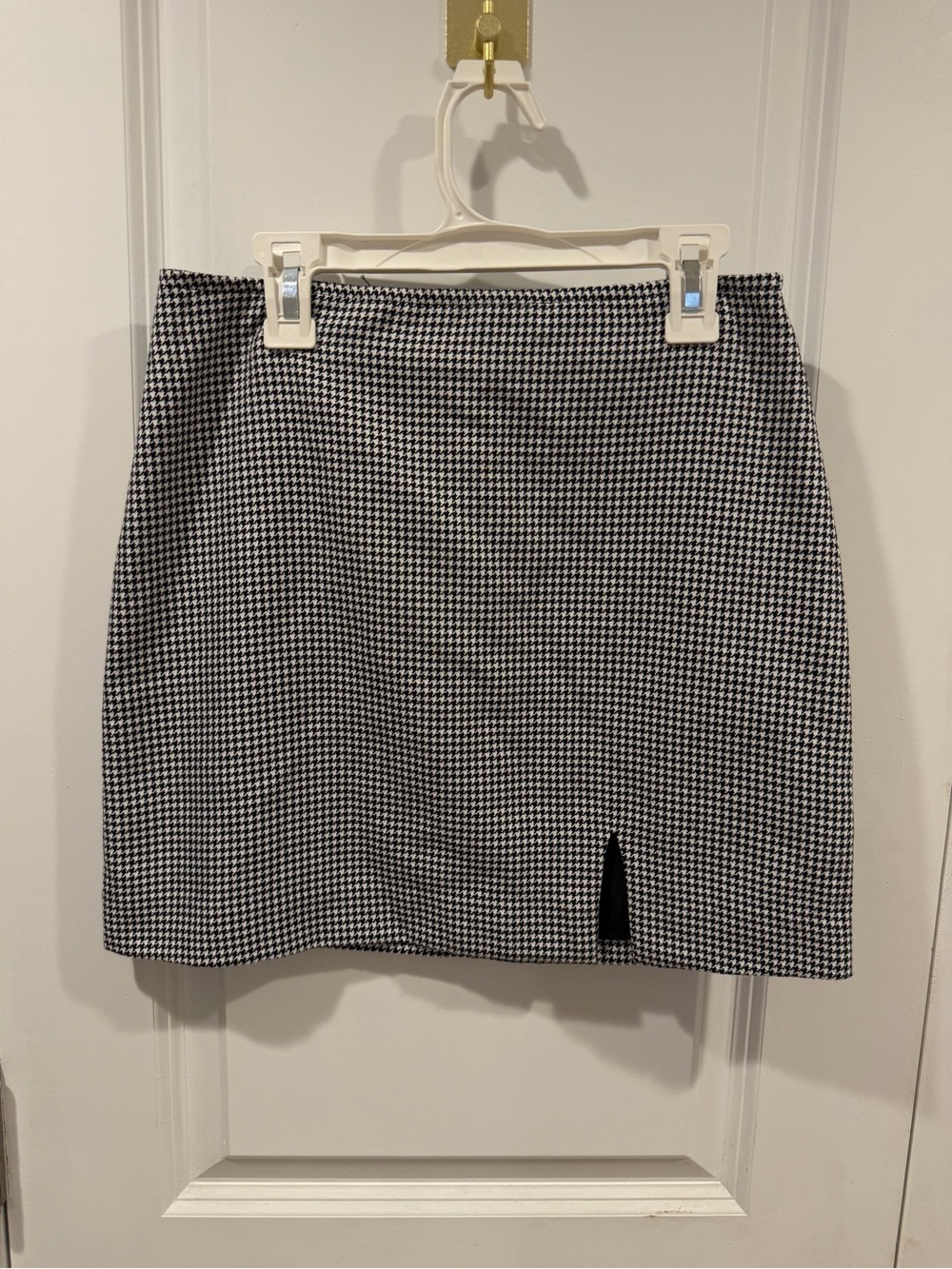 Forever 21 Houndstooth Mini Skirt with Front Slit - Black & White